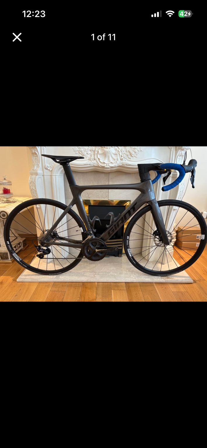 Dark grey Giant Propel Advanced Pro 2 aero road bike, drive-side view